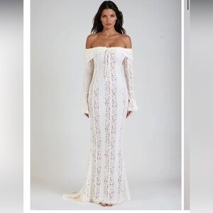 Elegant Off-Shoulder Lace Dress in White